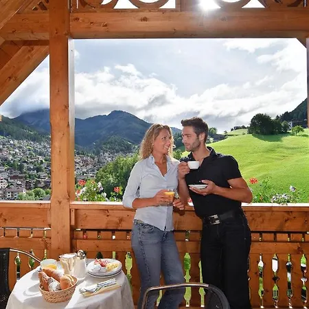Alpin & Vital La Perla Отель 4*