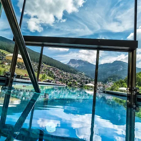 Alpin & Vital La Perla Отель 4*
